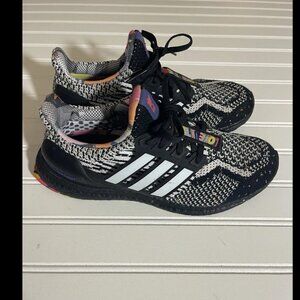 ADIDAS Ultraboost 5.0 DNA LOVE UNITES PRIDE Running Shoes Mens 7 Black Unisex